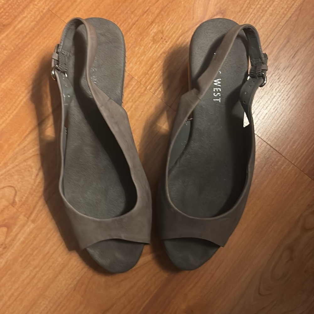 Nine West pre-owned wedges suede sandals!